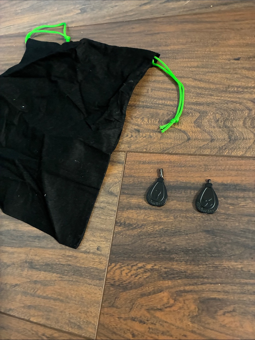 Replacement fan and light pull ends with bag. Ends only, no string